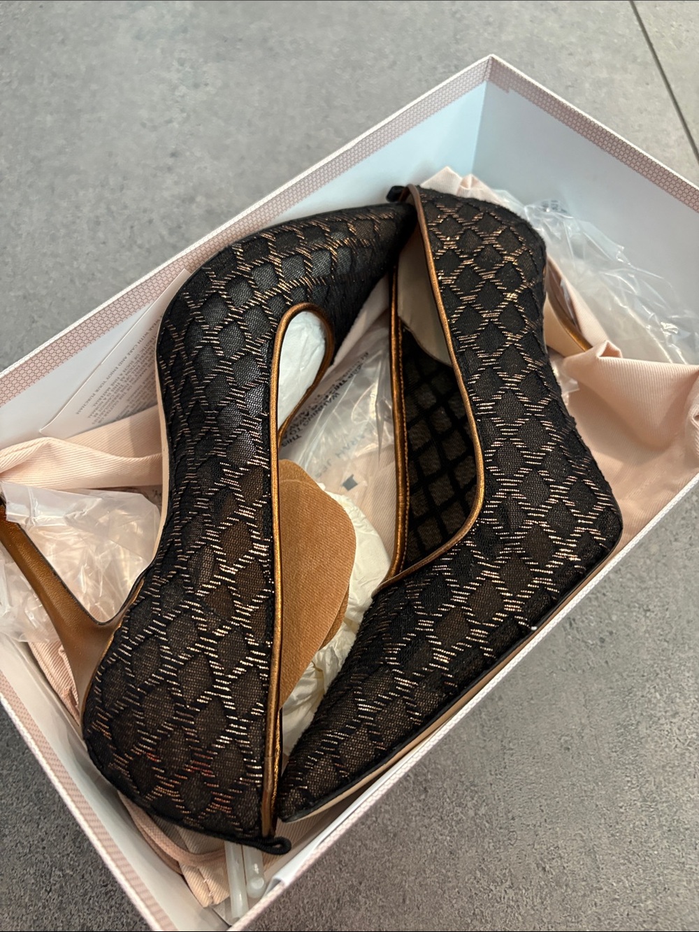 SJP CUSTOM FROM ITALY!! Women's Black Lace Pointed Toe Pumps with Tan Trim